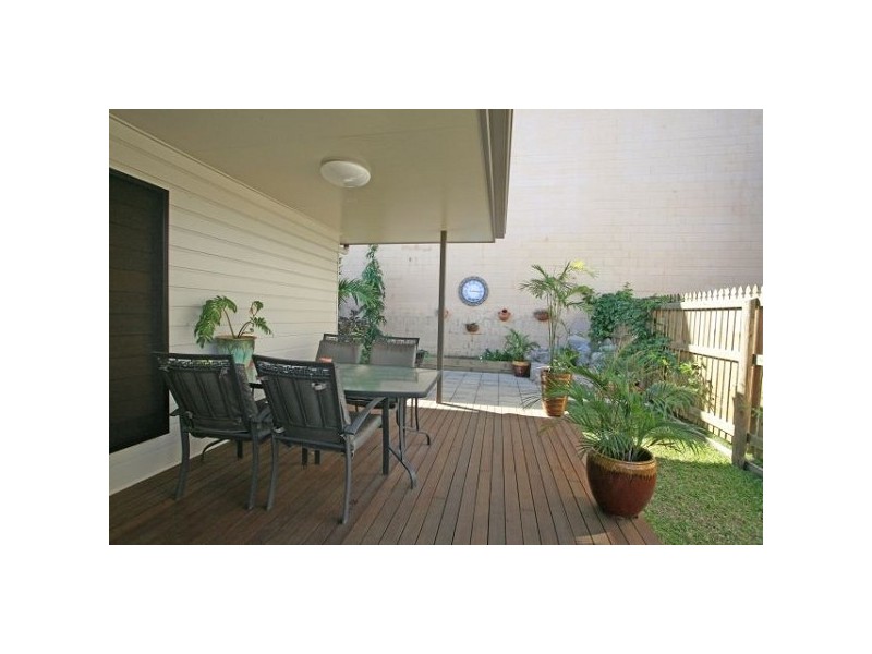 3/97 Livingstone Street, West End QLD 4810