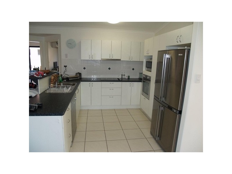 Bushland Beach QLD 4818