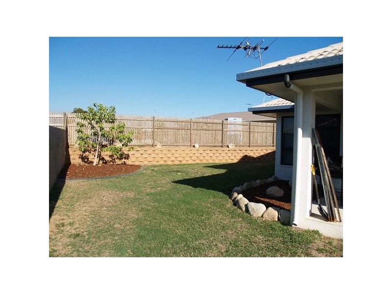 Bushland Beach QLD 4818