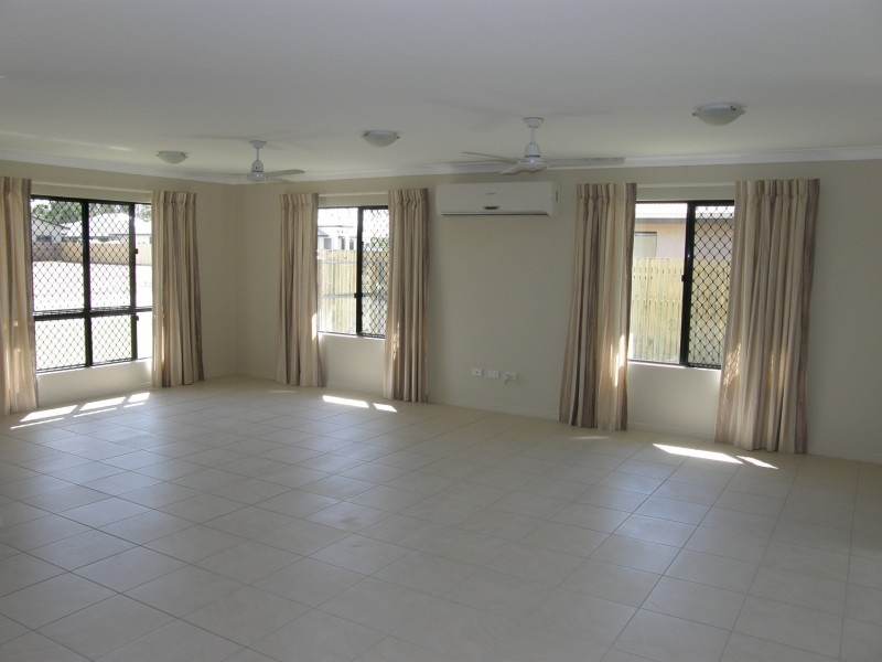 127 Daintree Drive, Bushland Beach QLD 4818