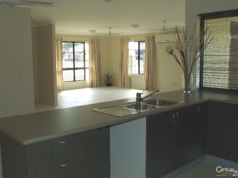 127 Daintree Drive, Bushland Beach QLD 4818