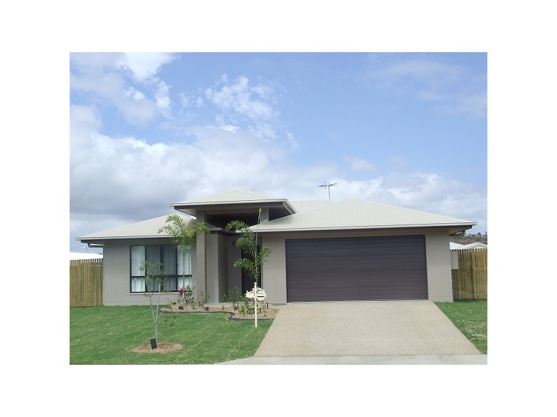 Bushland Beach QLD 4818