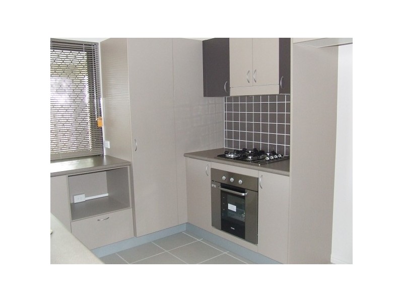 Bushland Beach QLD 4818