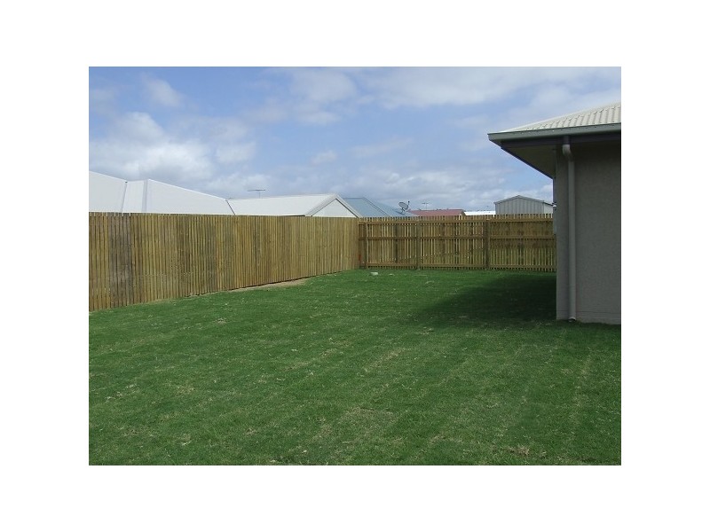 Bushland Beach QLD 4818