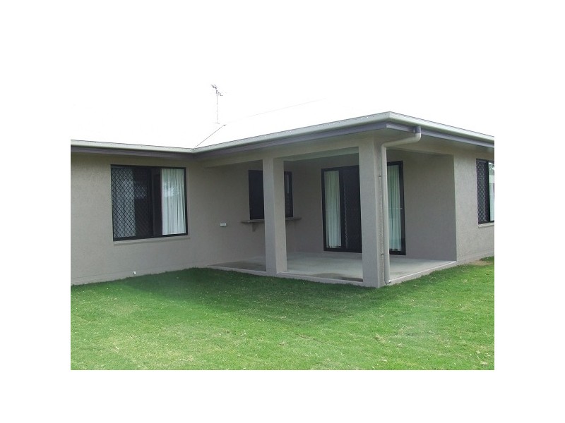 Bushland Beach QLD 4818