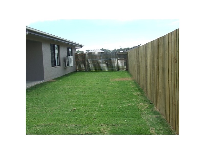 Bushland Beach QLD 4818