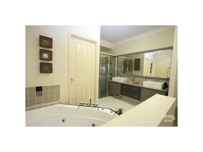 12 Mowbray Court, Mount Low QLD 4818