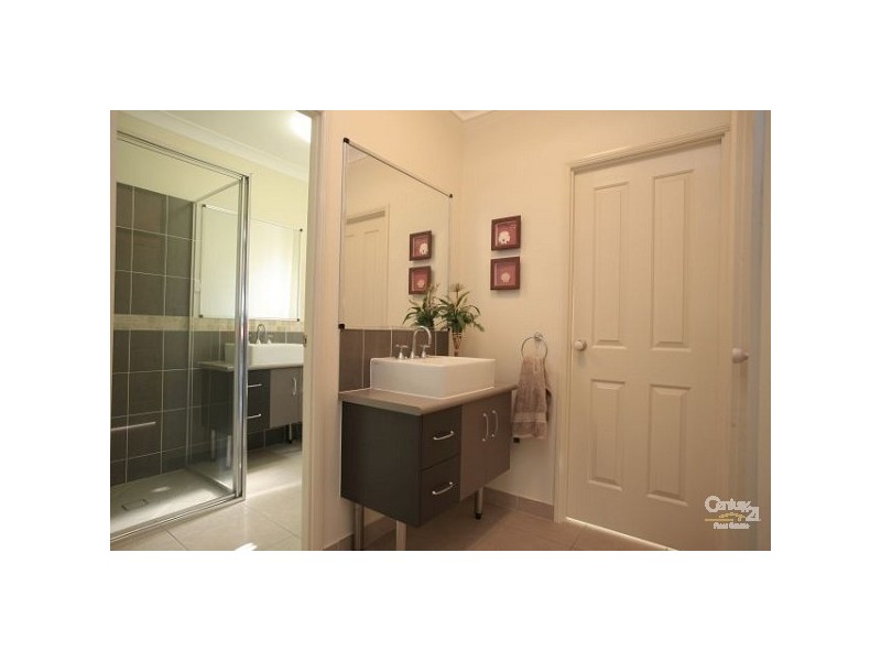 12 Mowbray Court, Mount Low QLD 4818