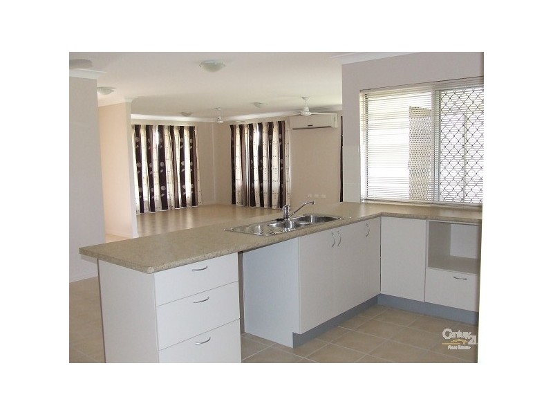 Bushland Beach QLD 4818