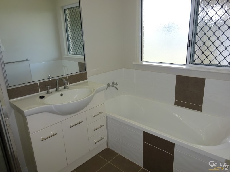 20 Daintree Drive, Bushland Beach QLD 4818