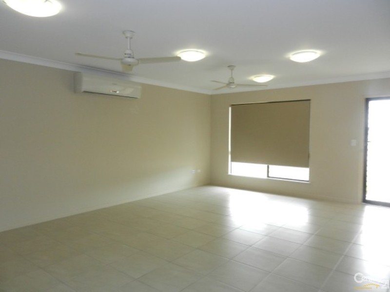 Bushland Beach QLD 4818