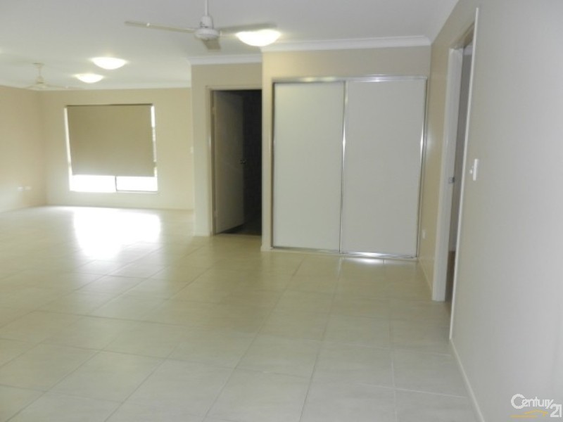 Bushland Beach QLD 4818