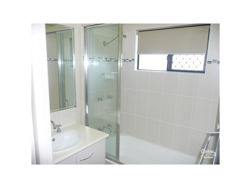 Bushland Beach QLD 4818