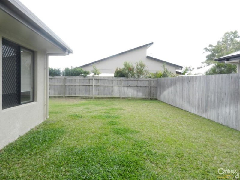 Bushland Beach QLD 4818