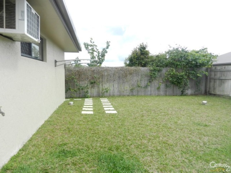 Bushland Beach QLD 4818