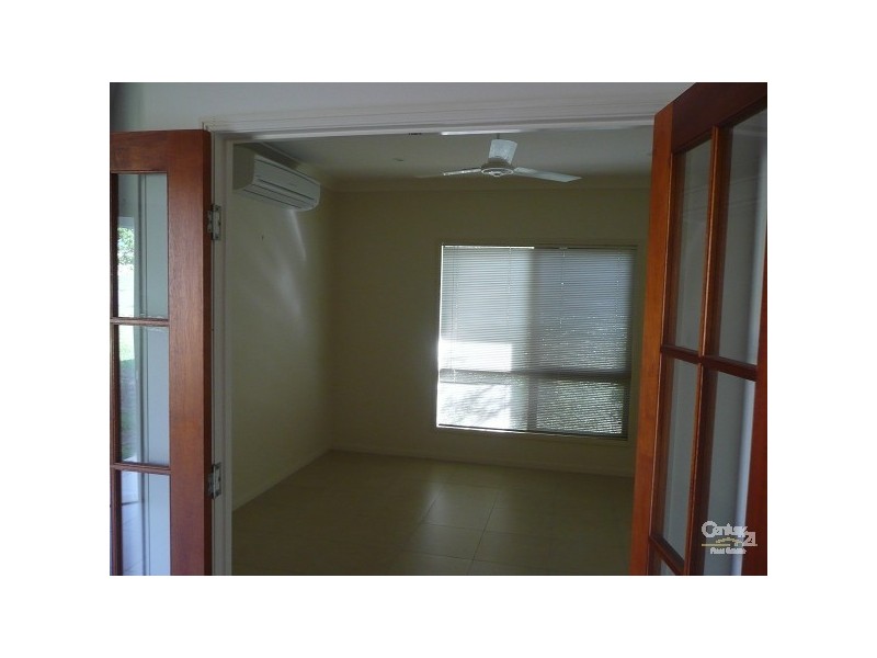 Bushland Beach QLD 4818