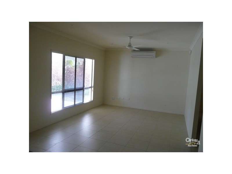 Bushland Beach QLD 4818