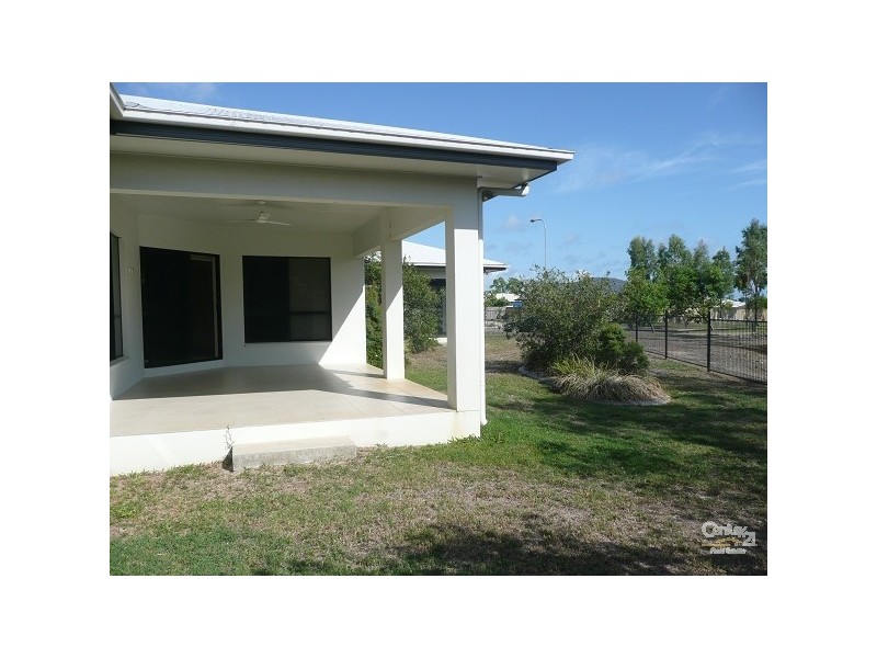 Bushland Beach QLD 4818