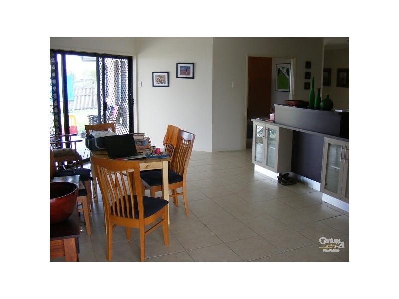 Bushland Beach QLD 4818