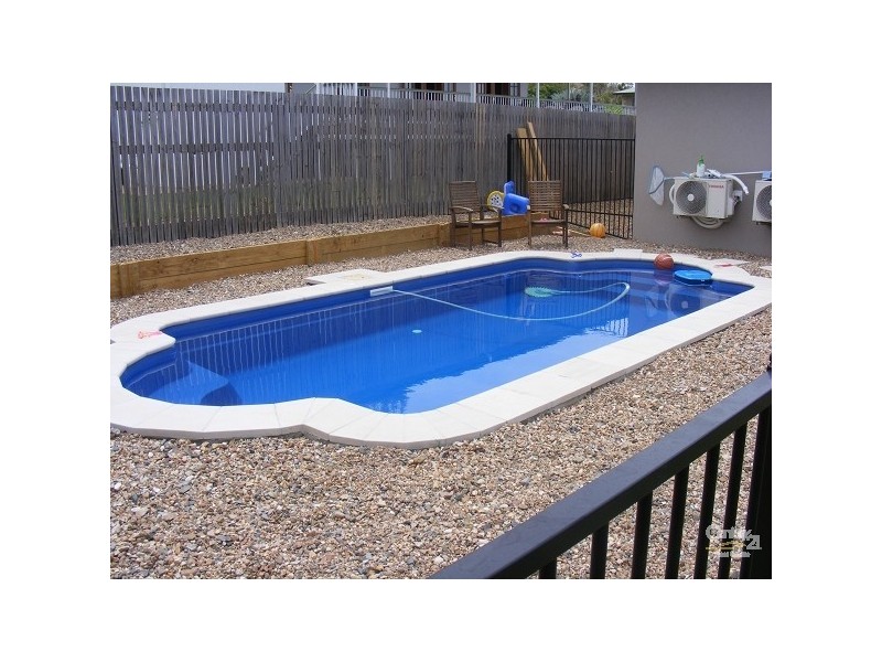 Bushland Beach QLD 4818