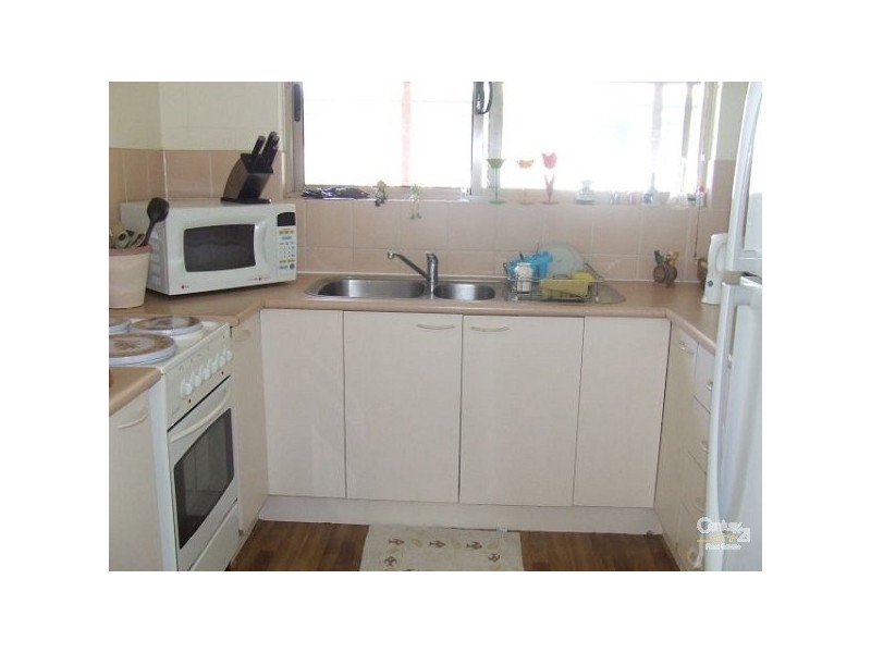 8 Gilmour Crescent, Kirwan QLD 4817