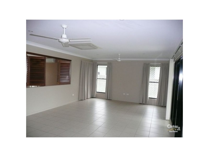 Bushland Beach QLD 4818