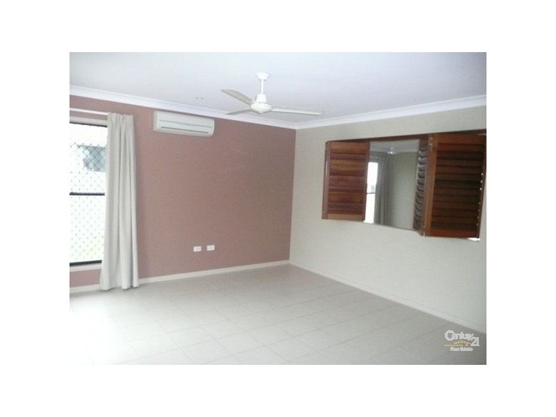 Bushland Beach QLD 4818