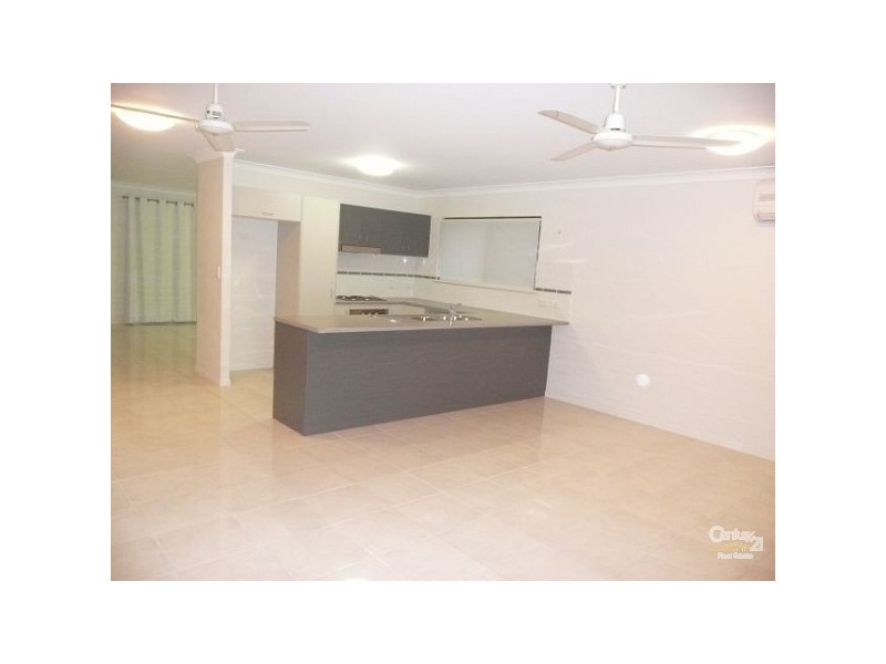 Bushland Beach QLD 4818