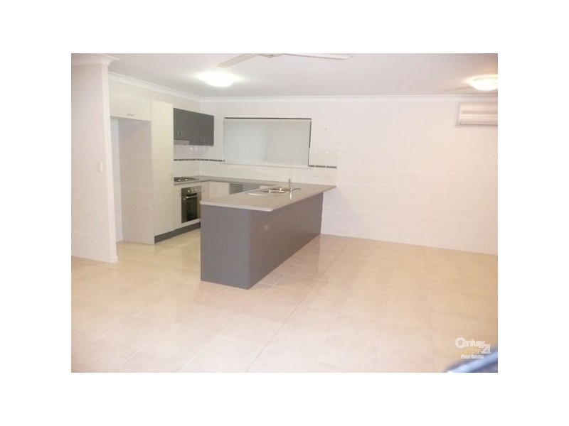 Bushland Beach QLD 4818