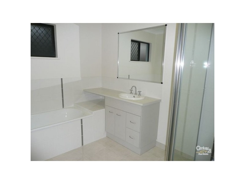 Bushland Beach QLD 4818