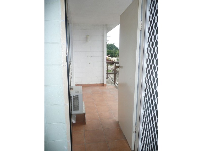 2/18 Armstrong Street, Hermit Park QLD 4812