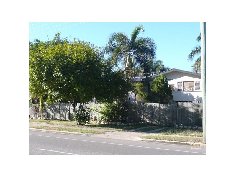 74 Banfield Drive, Mount Louisa QLD 4814