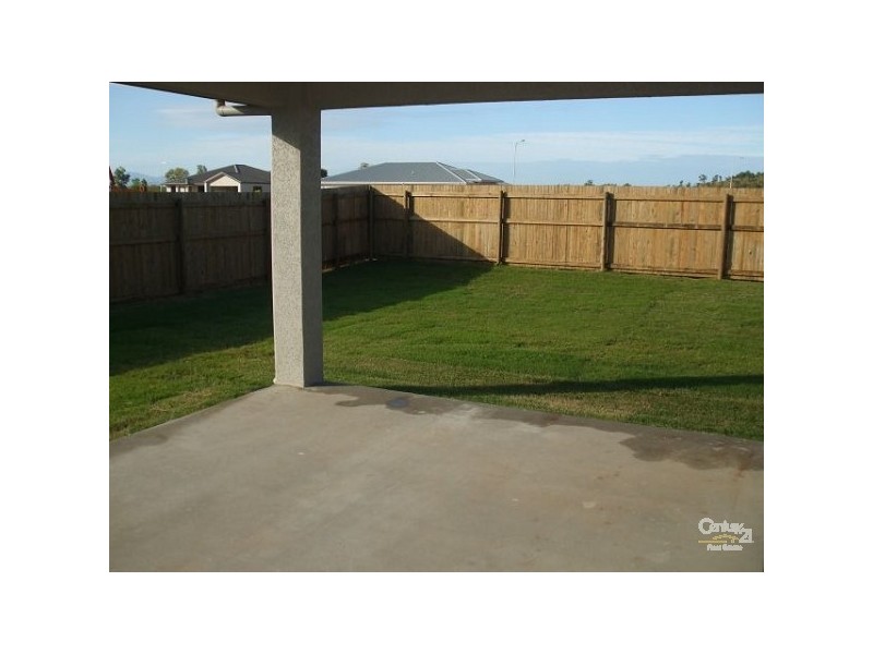 Bushland Beach QLD 4818