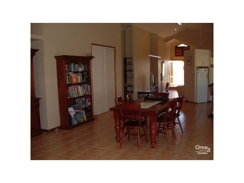 4 Hickory Court, Bushland Beach QLD 4818