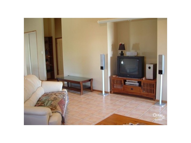 4 Hickory Court, Bushland Beach QLD 4818