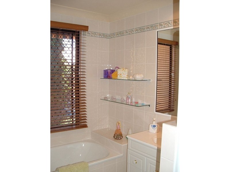 4 Hickory Court, Bushland Beach QLD 4818