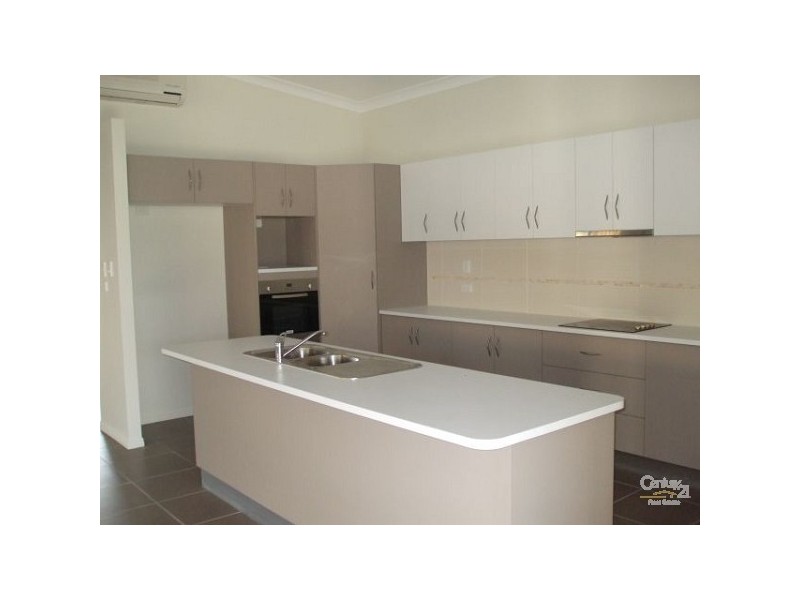 Bushland Beach QLD 4818