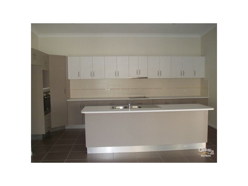 Bushland Beach QLD 4818