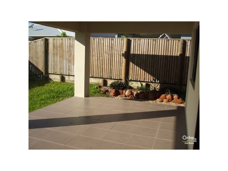 Bushland Beach QLD 4818