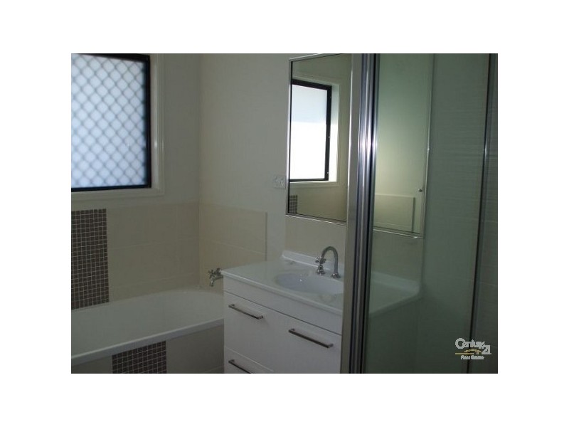 Bushland Beach QLD 4818