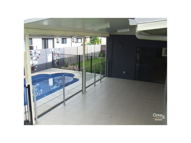 Bushland Beach QLD 4818