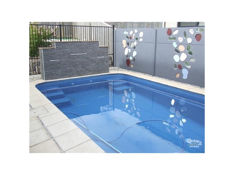 Bushland Beach QLD 4818