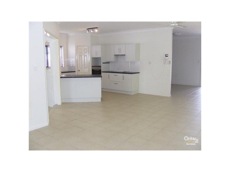 Bushland Beach QLD 4818