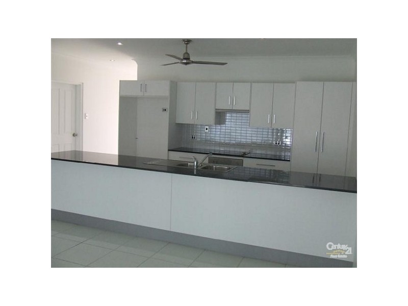 Bushland Beach QLD 4818