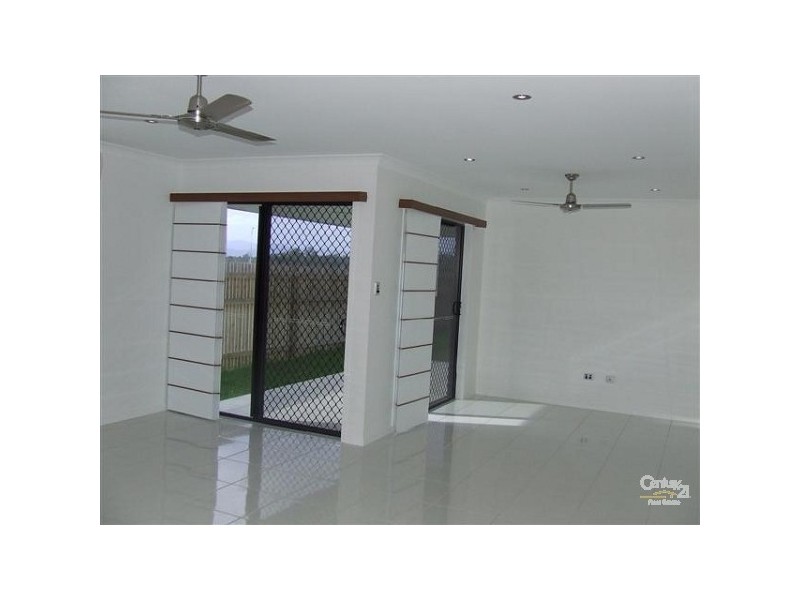 Bushland Beach QLD 4818