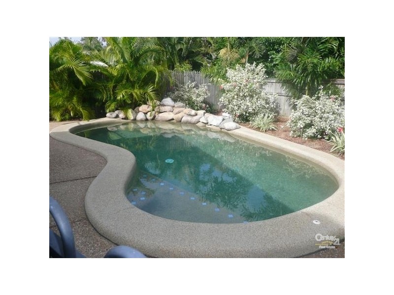 Bushland Beach QLD 4818