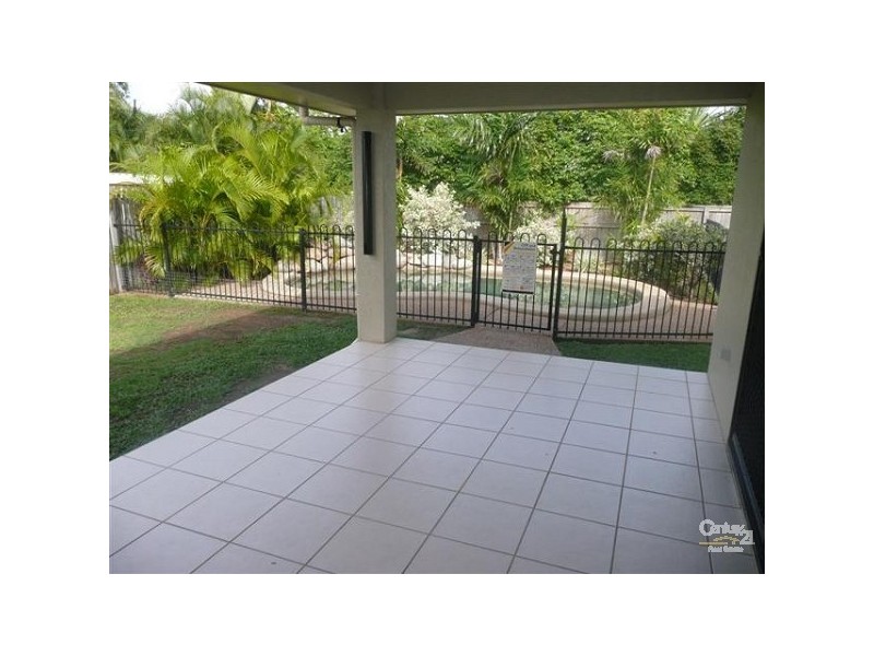 Bushland Beach QLD 4818