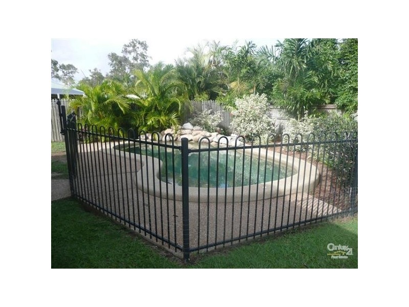 Bushland Beach QLD 4818