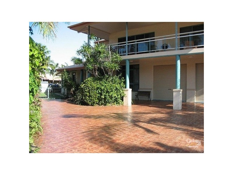 4 Alba Court, Bushland Beach QLD 4818