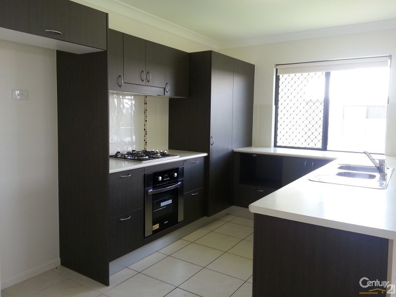 Bushland Beach QLD 4818